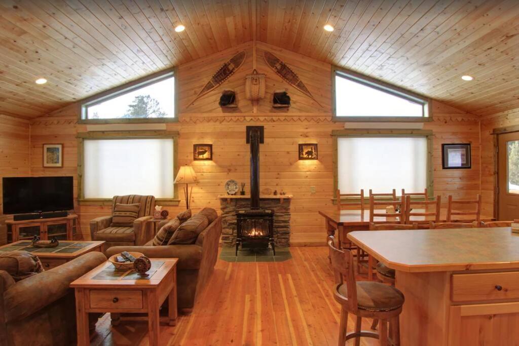 Fox Den Lodge West Yellowstone Exterior foto